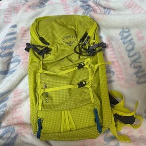Osprey Mutant 22 Outdoor Pack in lemon grass